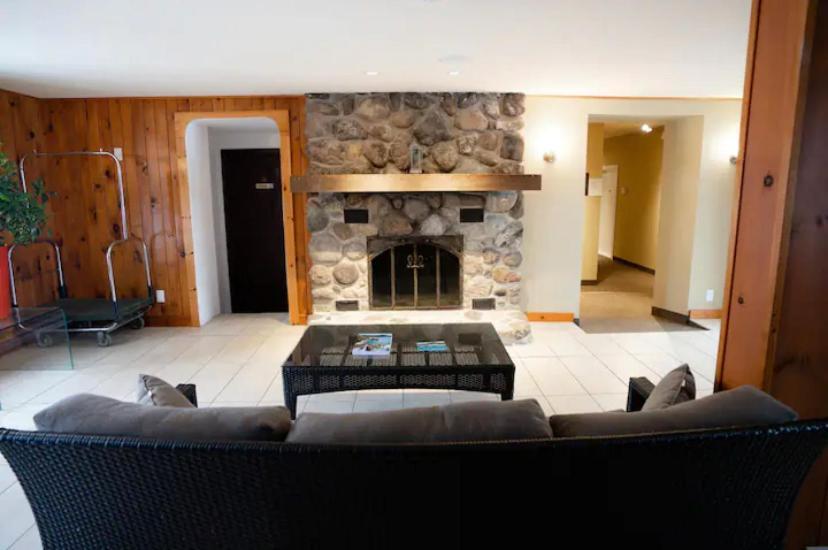 Condo Hotel Au Pied Du Mont Orford Ngoại thất bức ảnh